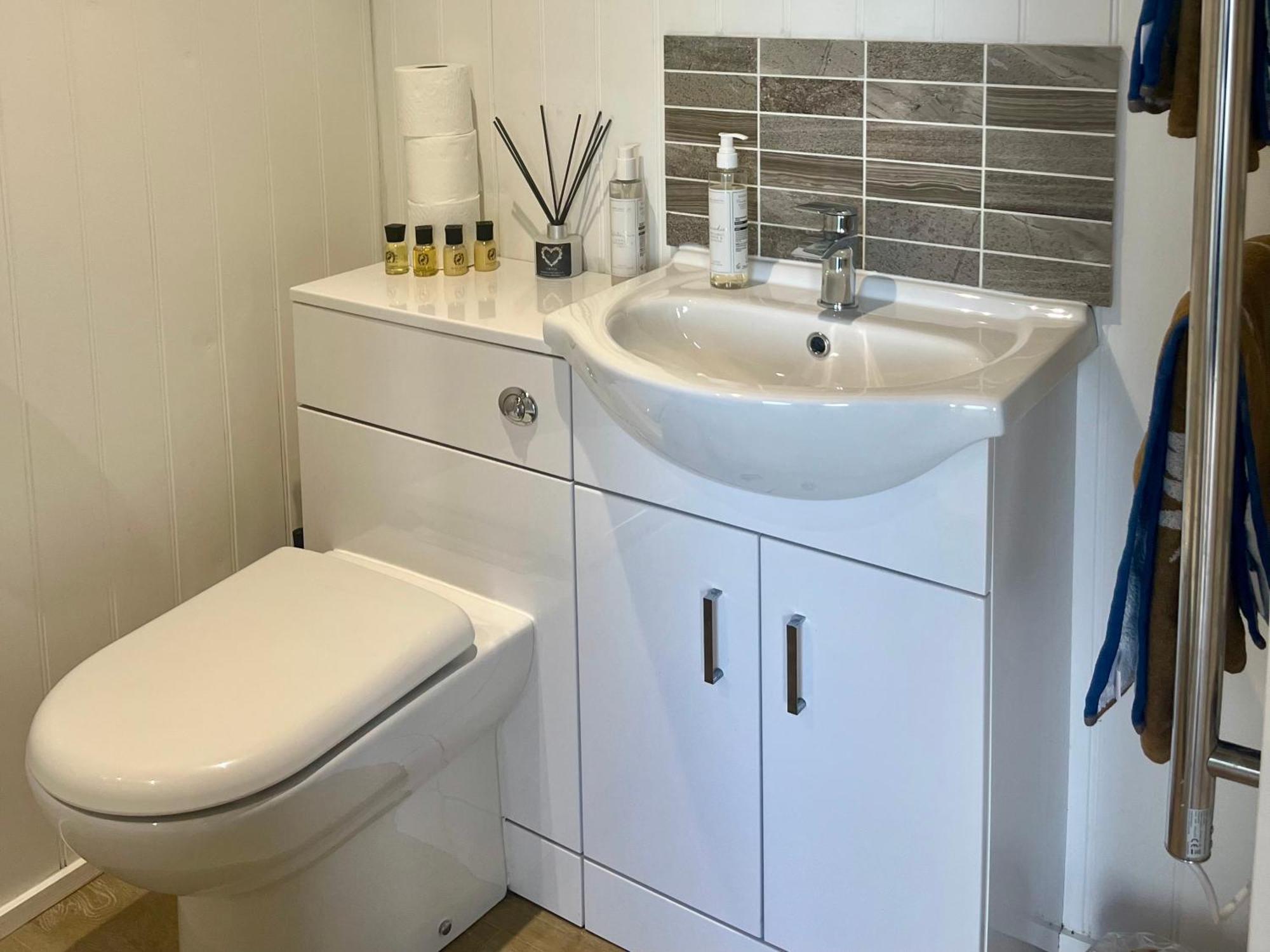Lodge The Pod & Cwtch Luxury *