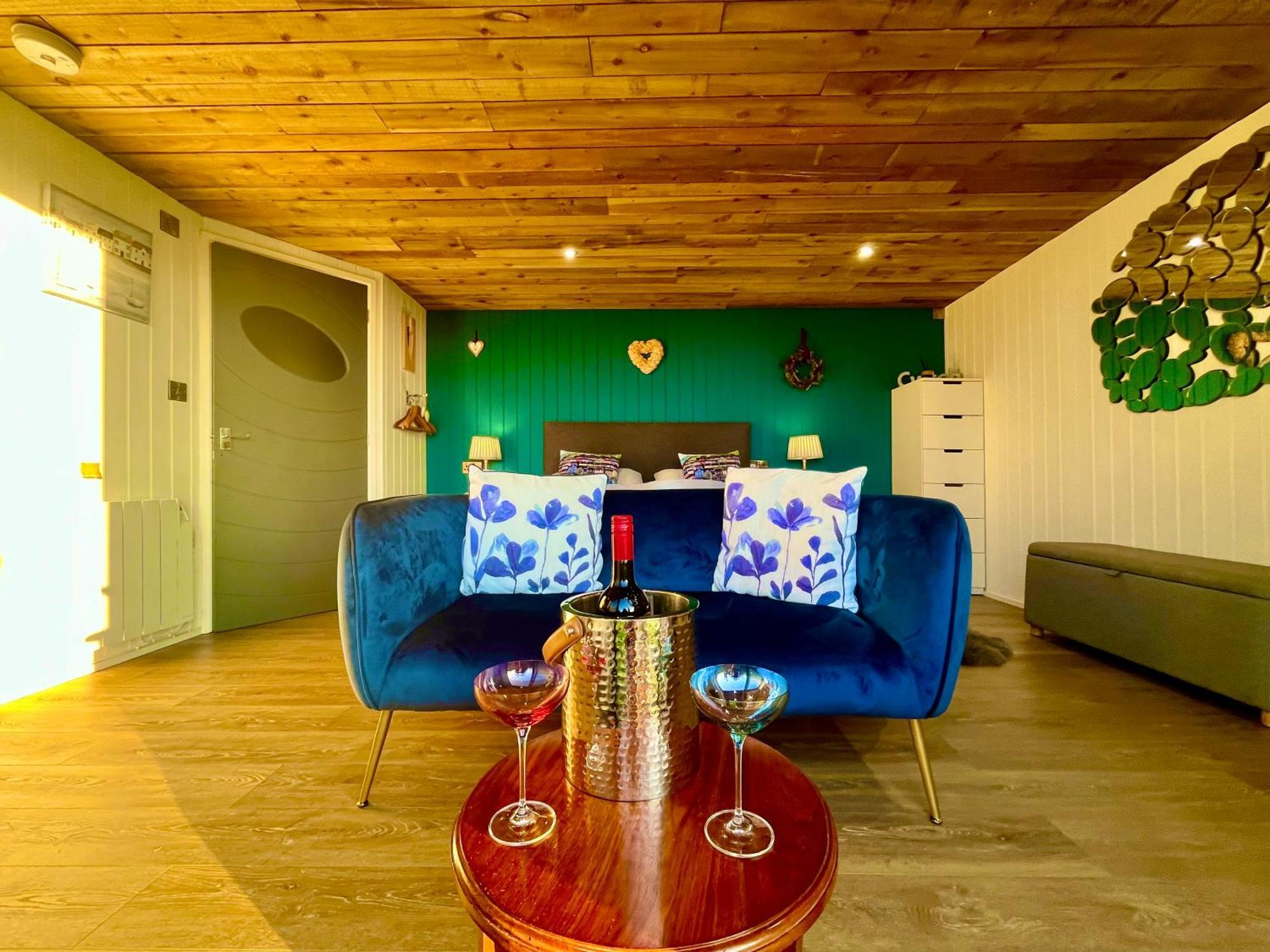 The Pod & Cwtch Luxury Lodge Aberaeron