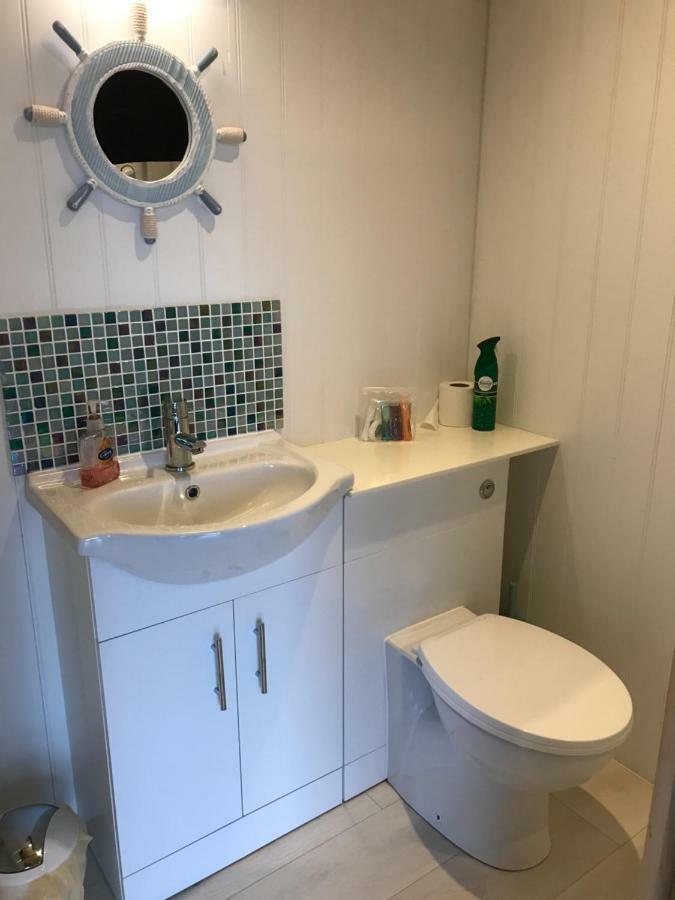 Lodge The Pod & Cwtch Luxury *